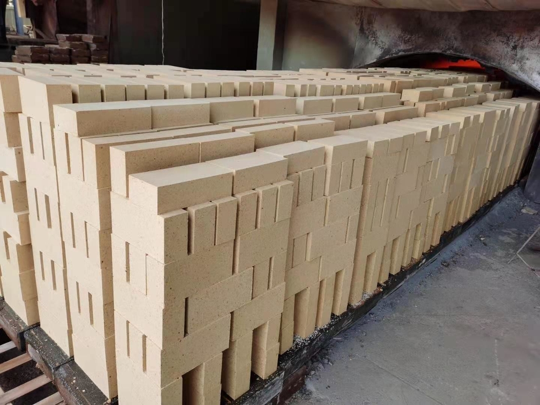 Hohe Festigkeit Lehm feuerfeste Ziegel Anti Stripping High Alumina Feuerziegel für Ofenverkleidung