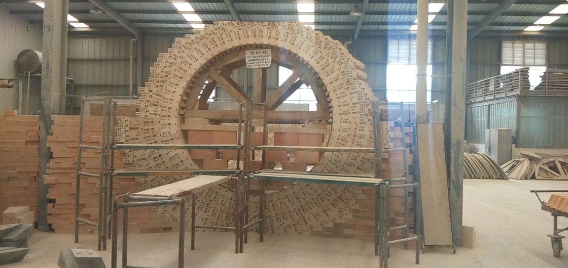 Spezielle Form-widerstehen hoher Tonerde Preassebly-Ziegelstein ℃ 1350, das für Isolierschicht der Pfanne verwendete